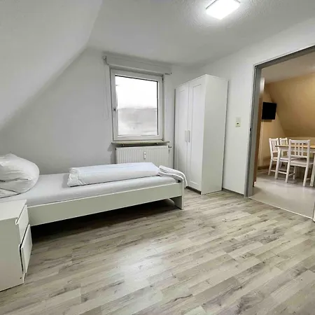 Sad212 - Grosszuegige Monteurwohnung Apartment Schwandorf in Bayern